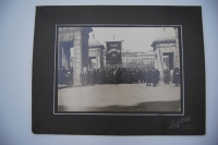 Фотография участников демонстрации 1 мая 1920 г.
