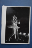 Фотография Майи Плисецкой и Николая Фадеечева - на приветствии зрителей при тысячной постановке балета "Лебединое озеро".